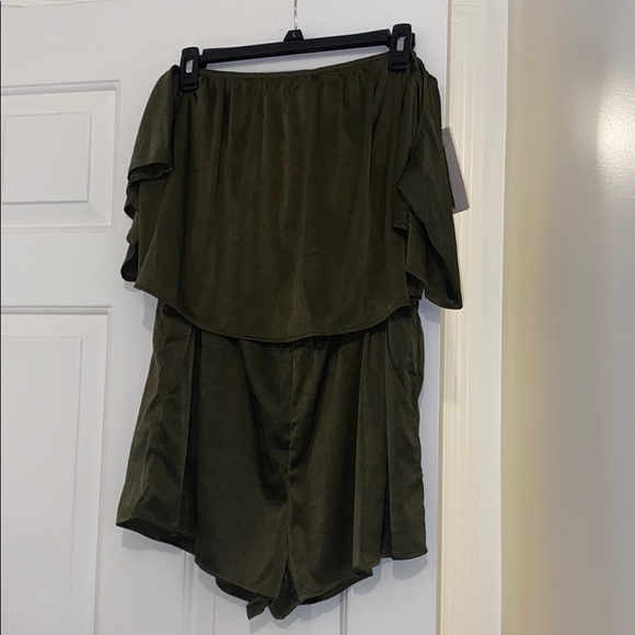 Off the shoulder strapless romper from LT - Picture 1 of 2